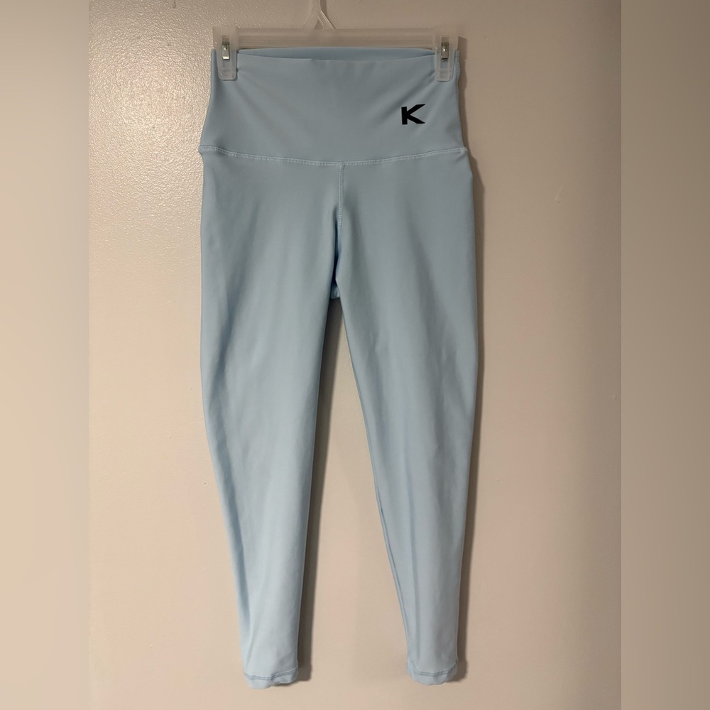 Women Light Blue Leggings The size says U. It seems like a small size.